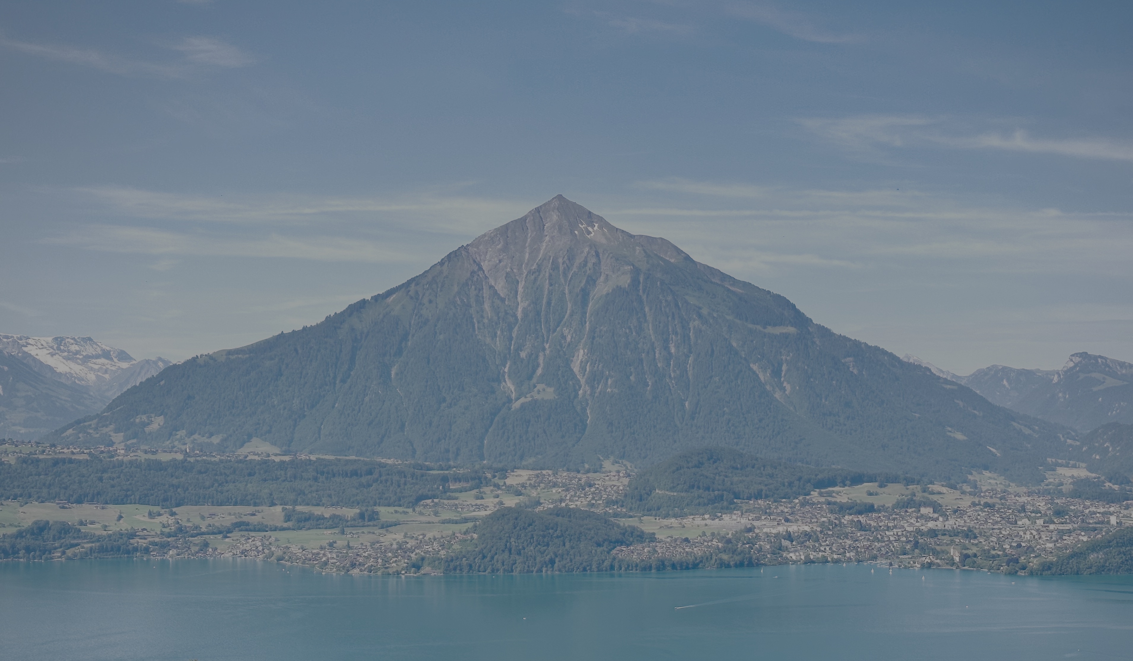 Traumhafte Aussicht auf den Niesen (2362m) - Chalet Strong Berner Oberland